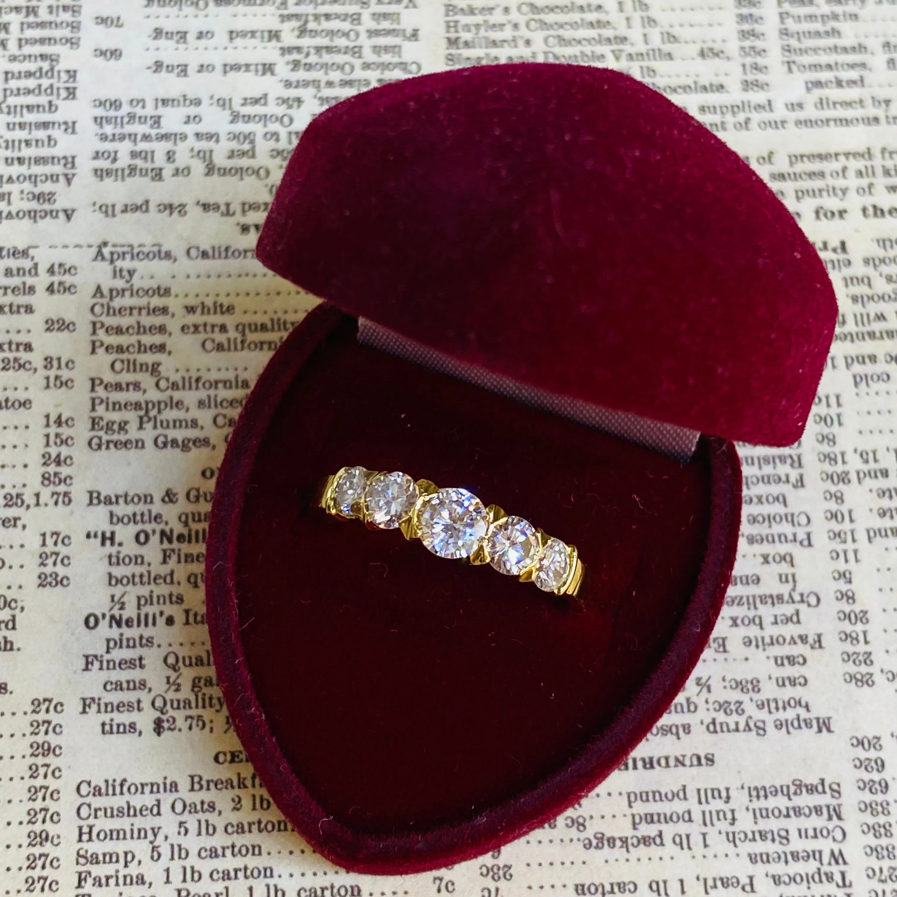 18K Yellow Gold Five Stone Graduating Diamond Band