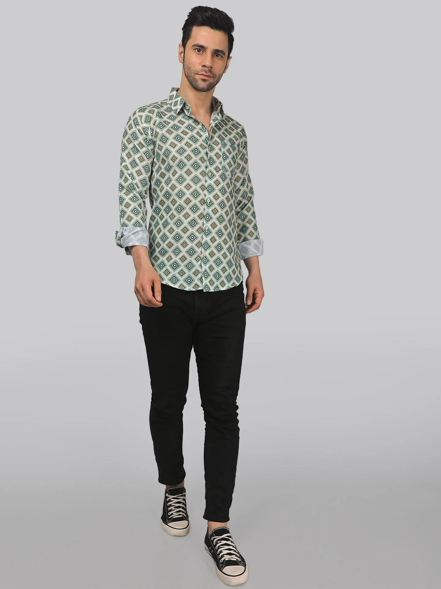 Delicate Men's Printed Full Sleeve  Cotton Button-Up Shirt For Men