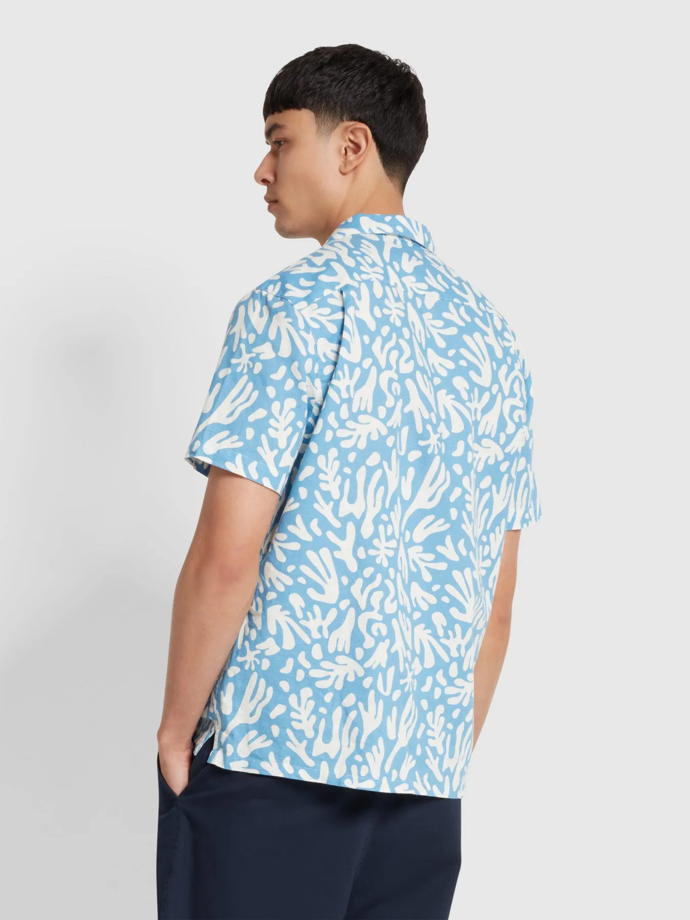 Saunders Short Sleeve Revere Print Shirt In Arctic Blue