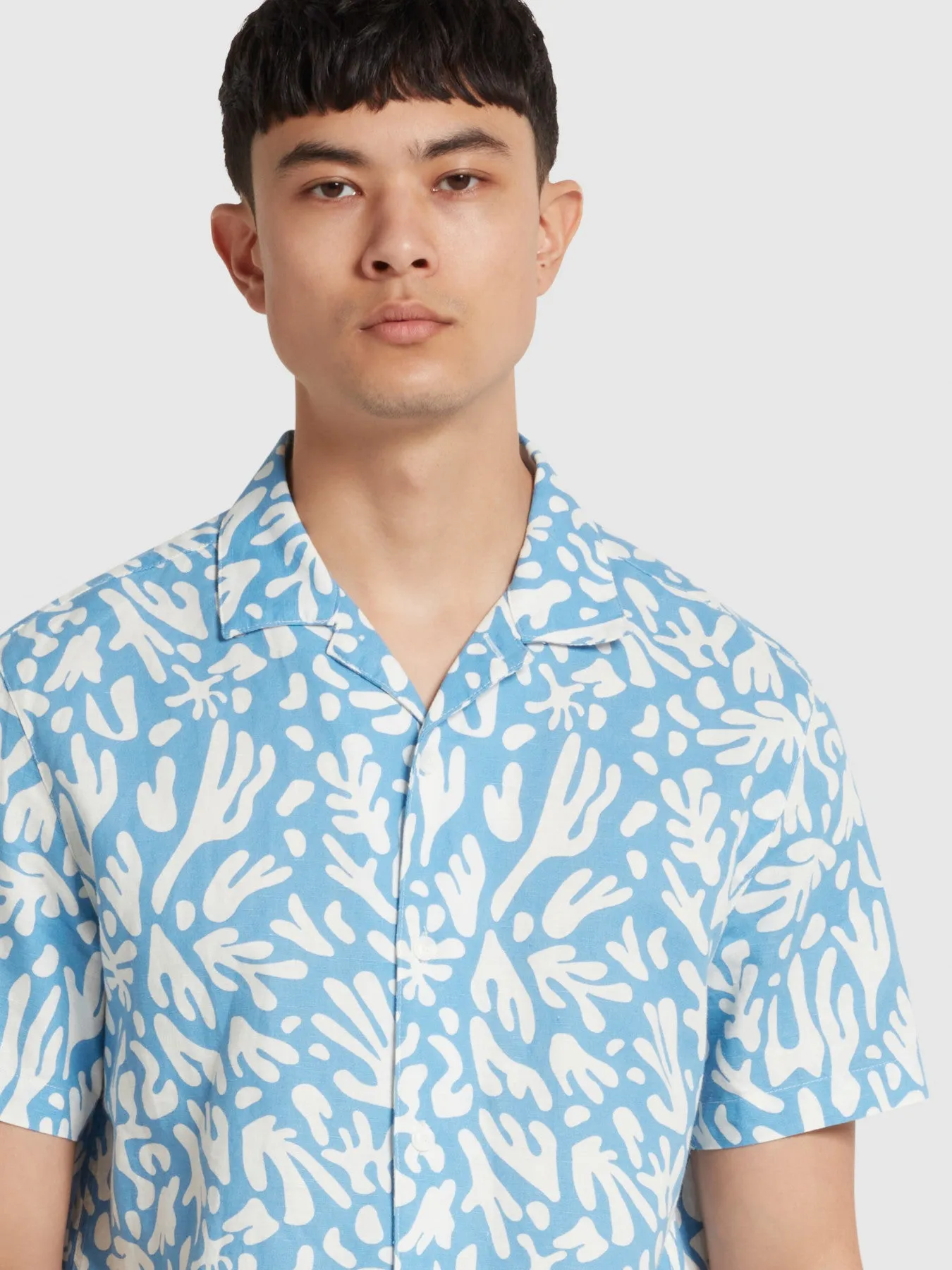 Saunders Short Sleeve Revere Print Shirt In Arctic Blue