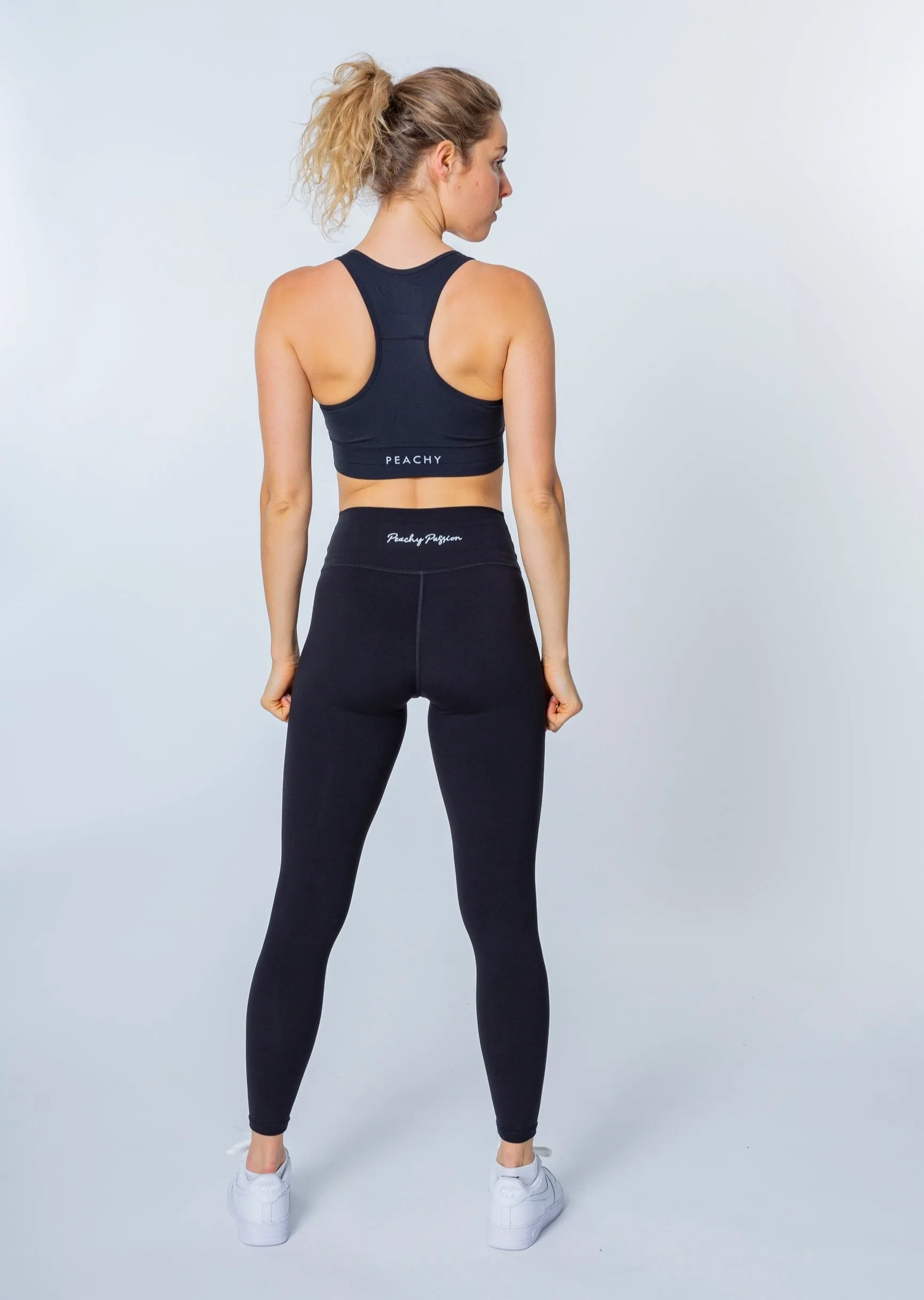 SUPERSOFT Set (V-Waist Leggings   Scoop Neck Bra)