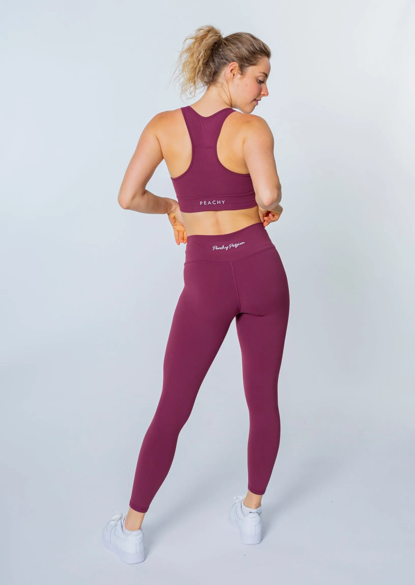 SUPERSOFT Set (V-Waist Leggings   Scoop Neck Bra)