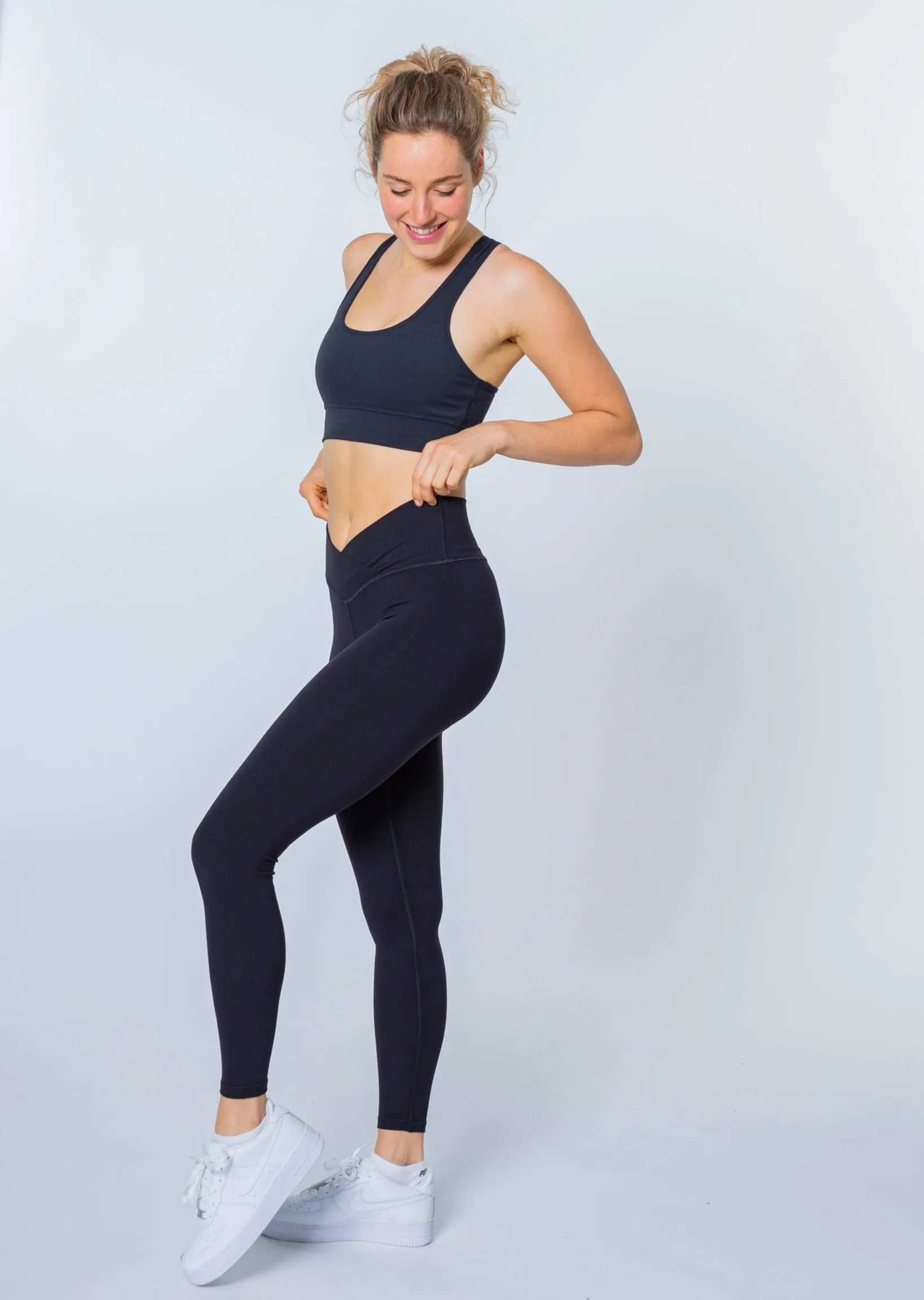 SUPERSOFT Set (V-Waist Leggings   Scoop Neck Bra)