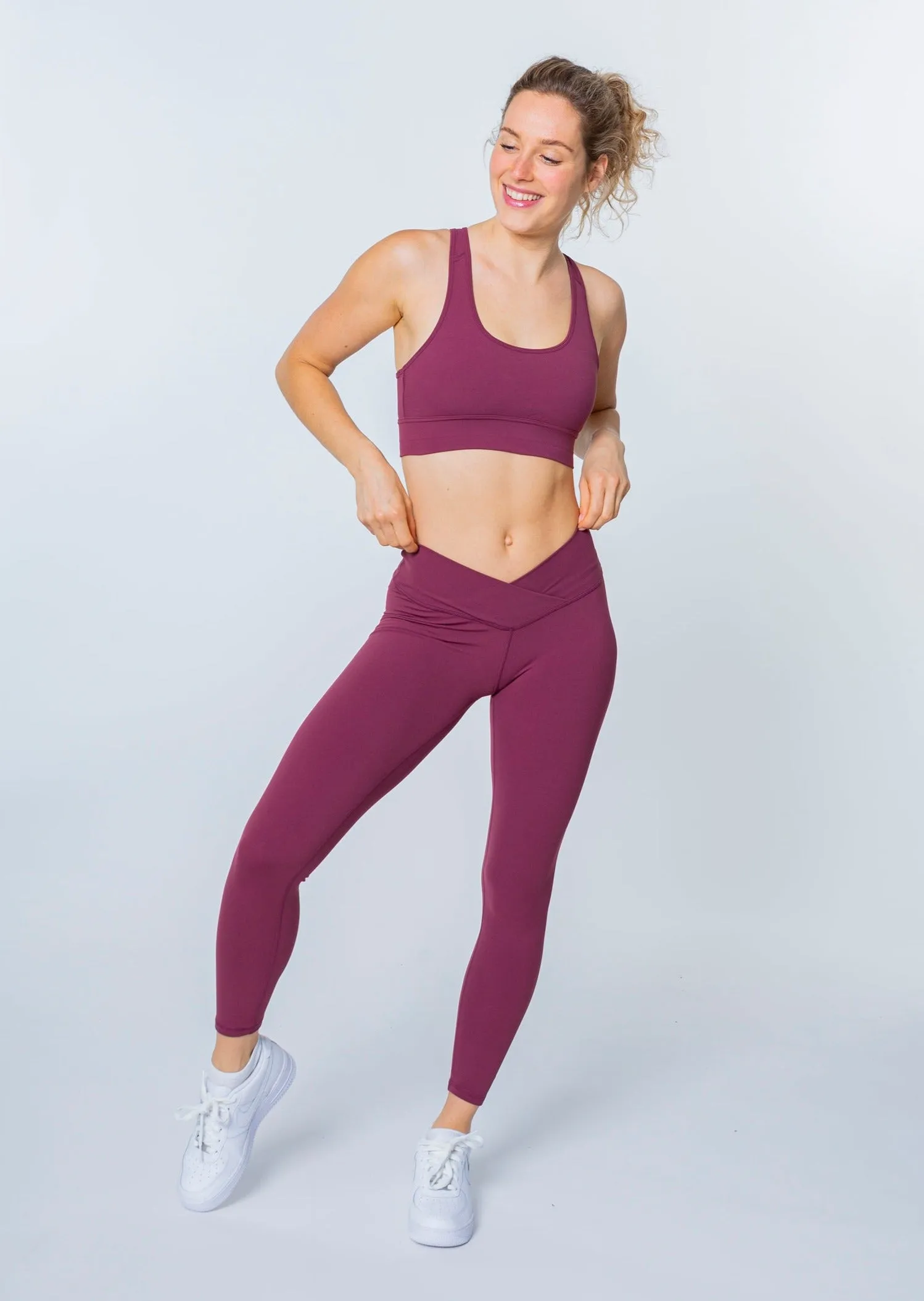 SUPERSOFT Set (V-Waist Leggings   Scoop Neck Bra)