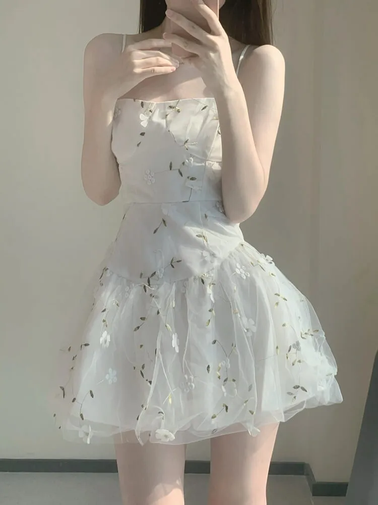 Sweet and Spicy Girl Hollow Waist A-line Fluffy Skirt White Sling dress BY9220