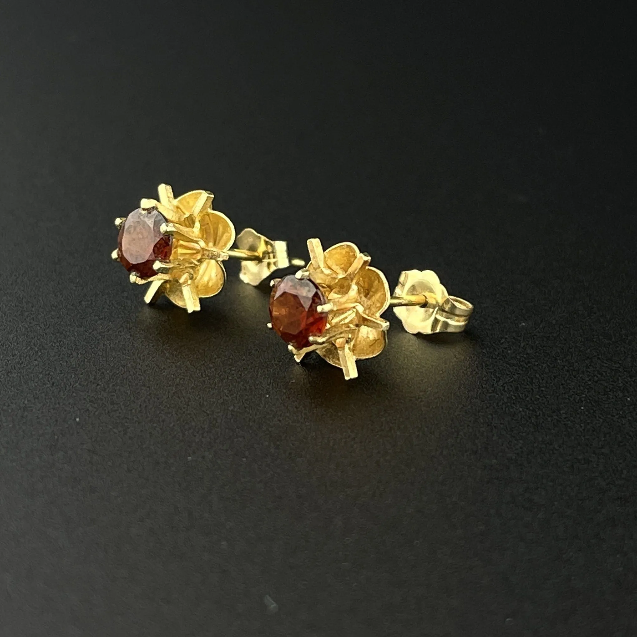 Vintage 14K Gold Garnet Buttercup Earrings